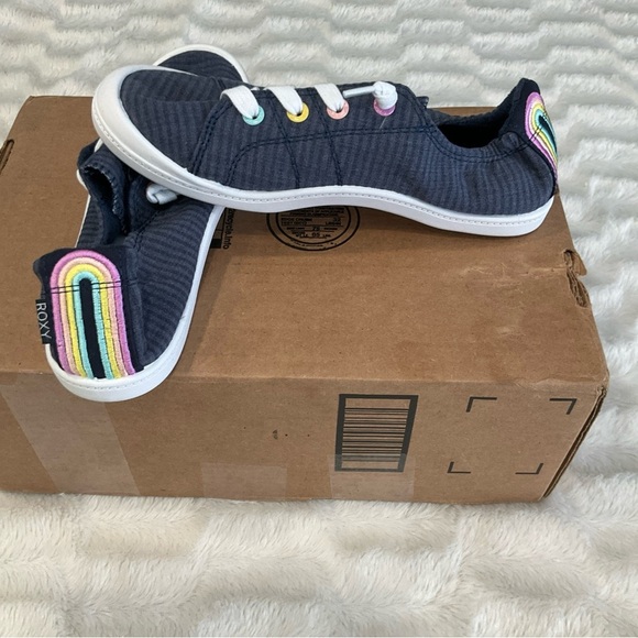 Roxy Women’s Slip On Blue Striped W/ Rainbow Detail Size 5 - Picture 3 of 6